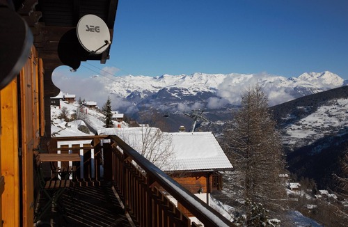 Heremence Ski Chalet | This stunning, bright and comfortable chalet can accommodate up to 8 people. Located on the Chemin d