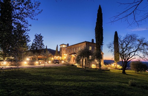 Radda in Chianti Villa | Timeless stillness, steps from the piazza