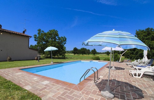 Foiano della Chiana Villa | Typical farmhouse with private swimming pool and large outdoor area. Situated near the village of Fo