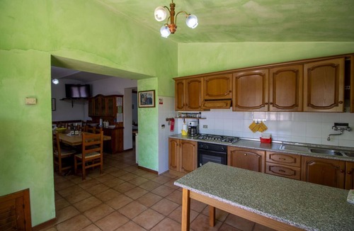 Bivio Lugnano Villa | Typical stone farmhouse with private pool and tennis court. Located on the border between Tuscany an