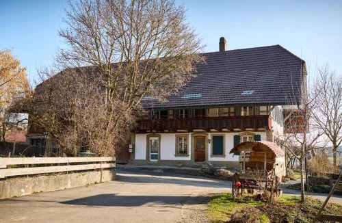 Meikirch House | Uelis-Stoeckli Gästezimmer mit Wellness, Billard, und Lamatrekking