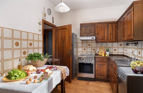 Pergine Valdarno House | Vacation Home in Pergine Valdarno with 3 bedrooms sleeps 6