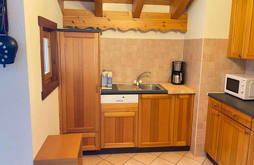 Veysonnaz Apartment | Valley-view apartment in Veysonnaz