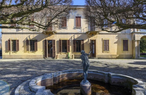 Varese Apartment | VARESE - Old-time villa next to golf course