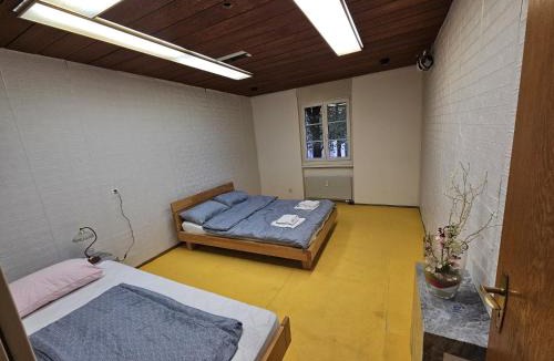 Old Town Hotel | Venus - Private Room with Shared Kitchen Shower and Toilet - Chur Old Town