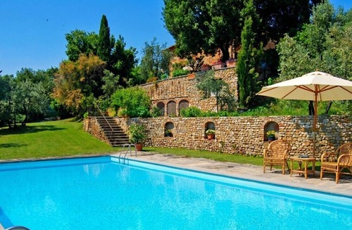 San Casciano in Val di Pesa Villa | Villa Carmignani, your home in Tuscany: exlusive use of villa, grounds and pool.
