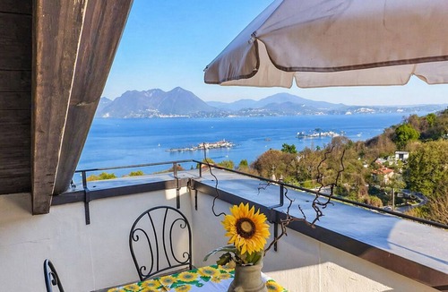 Carciano Apartment | Villa Anna, Borromean Islands No. 16 by Lago Reisen