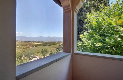 Ponte Agli Stolli Villa | Villa Buonagrazia: A charming three-story villa in the characteristic style of the Tuscan countryside.