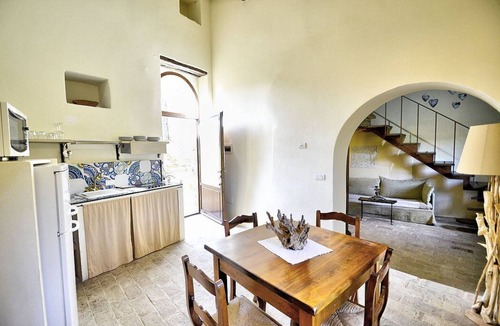 Umbertide House | Villa Cenobio D: A characteristic and welcoming apartment that is part of an ancient country house made of stone, with Free WI-FI.