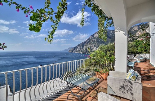 Arienzo Villa | Villa Cleopatra: An elegant and welcoming two-story villa built sheer above the sea, with Free WI-FI.