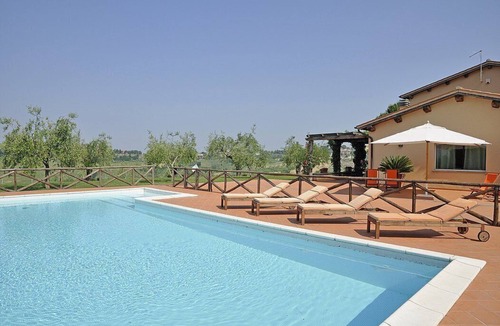 Quartaccio Villa | Villa Darlena: A splendid and luminous two-story villa surrounded by meadows and by green hills, with Free WI-FI.