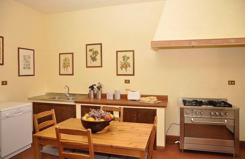 Quartaccio Villa | Villa Darmassina Grande: A splendid and luminous two-story villa surrounded by meadows and by green hills, with Free WI-FI.