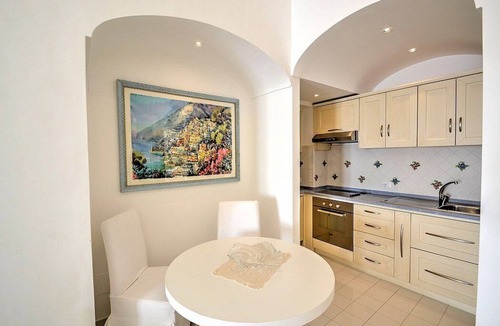 Positano City Centre House | Villa Faustina A: A bright and elegant studio apartment located in the center of Positano, with Free WI-FI.