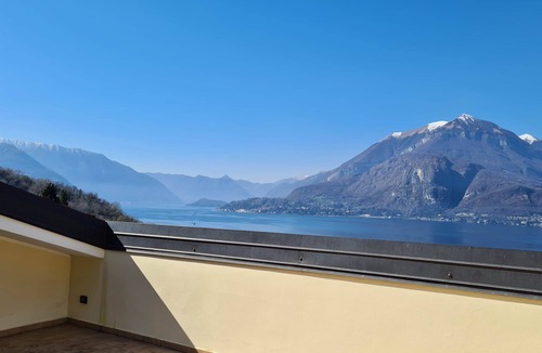 Perledo Villa | Villa gli Ulivi Bariloche Lake Como view Varenna