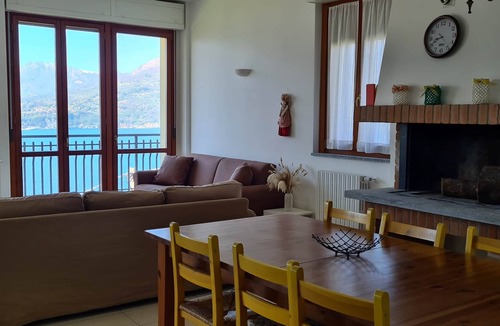 Perledo House | Villa gli Ulivi Calafate Lake View Varenna