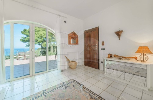 Procchio Villa | Villa Il Cappero immersed in the greenery of well-kept gardens with an incredible view of the Gulf,