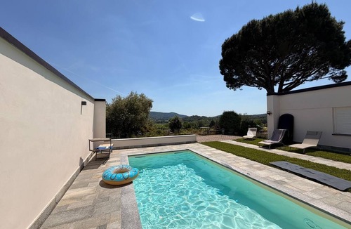 Cadrezzate House | Villa Johanna with a wonderful view, in a quiet location, with a pool (saltwater) and a garden