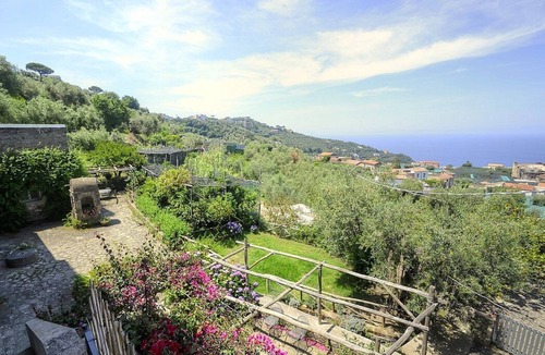 Schiazzano House | Villa Lillamora: A characteristic and welcoming two-story apartment that is part of an ancient country house with the strong charachter which derives from it actually being a restored old mill, with Free WI-FI.