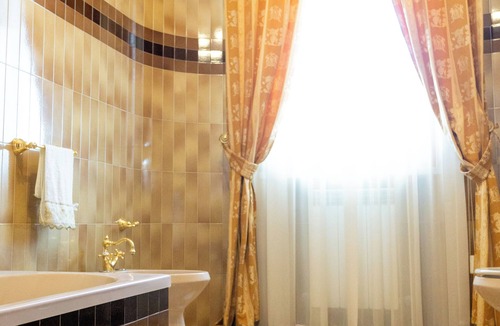 Mosciano Sant'Angelo Bed & Breakfast | Villa Monaco: Double Room in Villa with Pool, Hot Tub