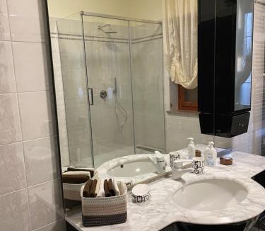 Ladispoli Villa | VILLA NEVADA Esclusiva con PISCINA Privata, Il Tuo Angolo di Pace a 5 Minuti dal MARE e 20 Minuti da ROMA