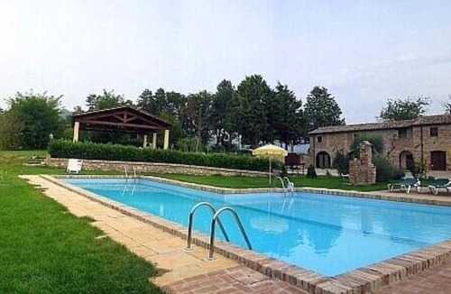 Montone House | Villa Pavone D: A graceful studio apartment surrounded by the greenery, with Free WI-FI.