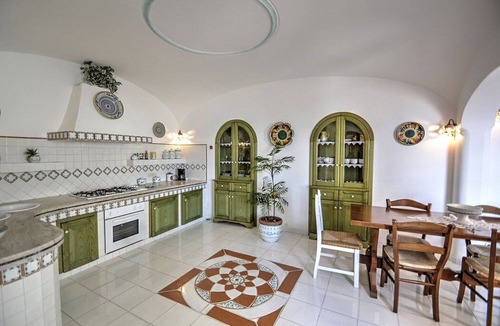 Praiano House | Villa Ridente: A charming two-story independent house which faces the sun and the sea, with Free WI-FI.