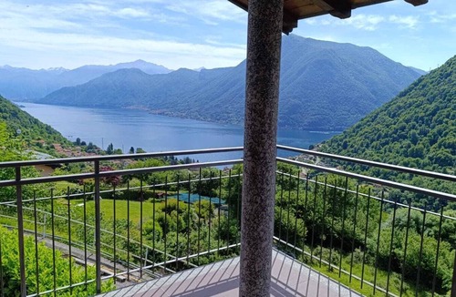 Dizzasco Villa | Villa Roseo - Marvelous 4-bedroom villa with AC lake view pool garden- Dizzasco