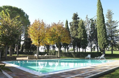 Colle di Val d'Elsa House | Villa Saveria C: A graceful two-story apartment in the characteristic style of the Tuscan countryside.
