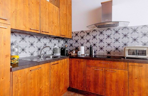 Chiusi Villa | Villa Uvetta Grande: A characteristic and welcoming two-story age-old farm house situated in the heart of the Tuscan countryside, with Free WI-FI.
