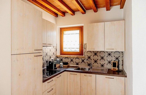 Chiusi Villa | Villa Uvetta Grande: A characteristic and welcoming two-story age-old farm house situated in the heart of the Tuscan countryside, with Free WI-FI.