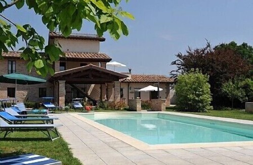 Citerna House | Villa Vezzosa C: A welcoming apartment that is part of a villa in the characteristic style of the Tuscan countryside, with Free WI-FI.