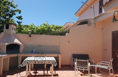 San Teodoro City Centre House | villa with garden and parking near the Cinta