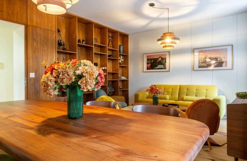 District 6 Apartment | Vintage 2-BR in central Zürich · sleeps 5