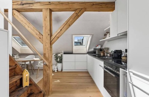 Old Town Apartment | Waterfront Penthouse | AC | Rooftop | Free Parking