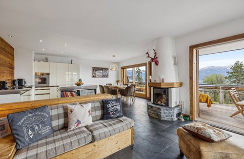 Aminona Ski Chalet | Welcome to Chalet Infinity by Mrs Miggins, a stunning 140 sqm luxury alpine apartment ideally locate