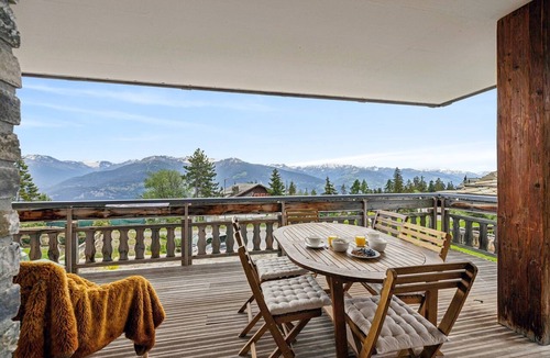 Aminona Ski Chalet | Welcome to Chalet Infinity by Mrs Miggins, a stunning 140 sqm luxury alpine apartment ideally locate