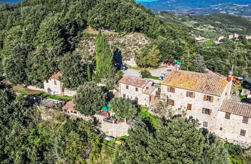 Pari Villa | Wonderful private villa for 4 guests with WIFI, patio, pets allowed and panoramic view