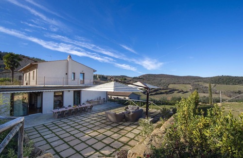 Panzano in Chianti Villa | Wonderful private villa with WIFI, private pool, A/C, hot tub, TV, patio, close to Greve In Chianti