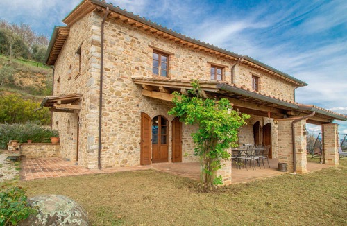 Umbertide Villa | Wonderful private villa for 9 guests with WIFI, TV, balcony and pets allowed