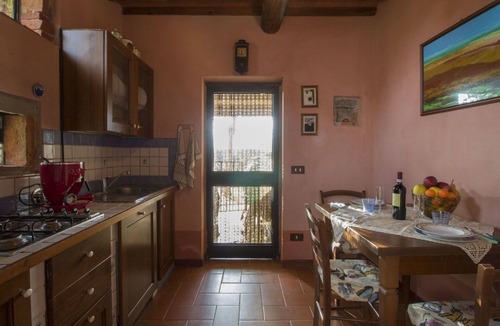 Laterina Villa | Wonderful private villa for 4 people with WIFI, pool, TV, patio and pets allowed, close to Arezzo