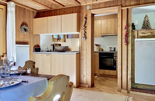 Monthey House | Wonderful private villa for 8 people with WIFI, hot tub, TV and terrace