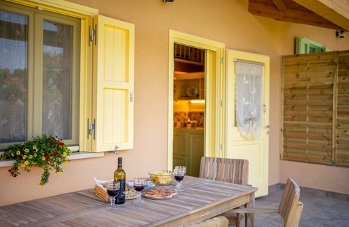 San Brizio Apartment | Wooden house with porch and garden