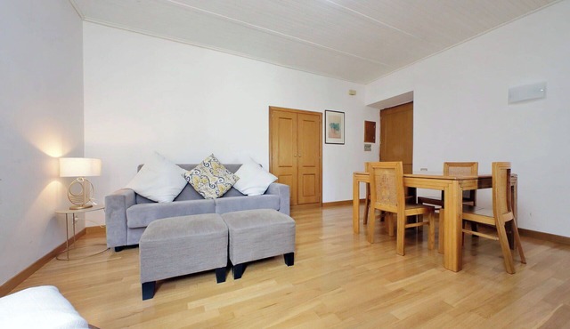 1 Br. walking distance to Spanish Steps in Rome