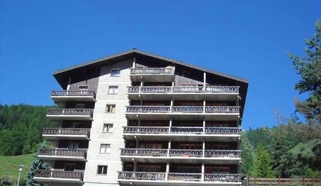 2-room apartment for 4 persons : Living room with 2 sofa-beds - 1 room with 2 beds - kitchen with fi