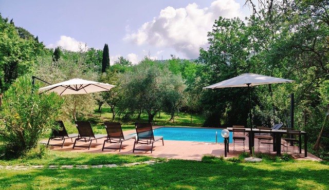 3 bedroom apartment in Tuscan farmhouse with private pool & game room | 8 guests