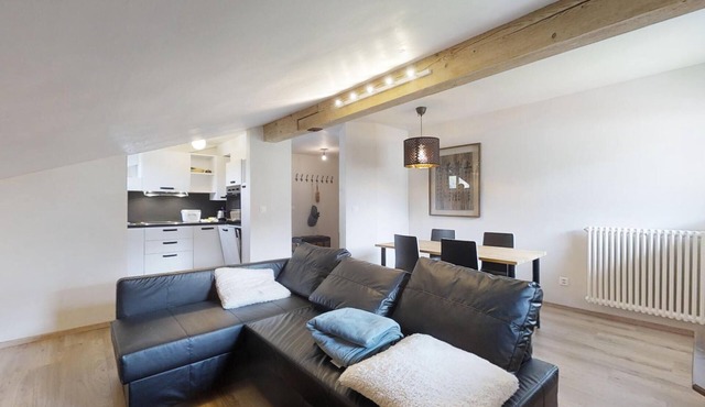 3-room apartment in the attic, furnished, living/dining room, sep.