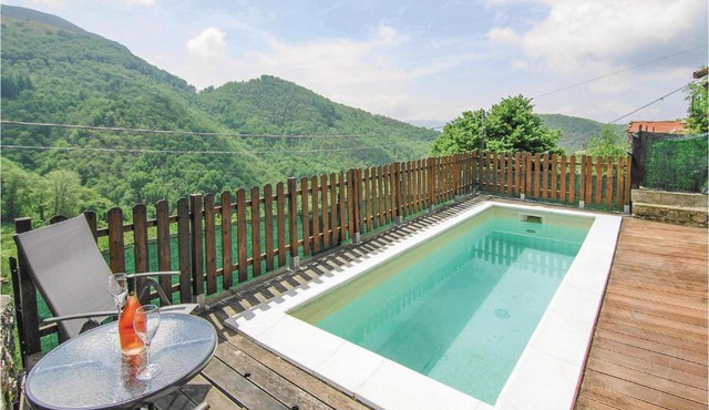 4 Bedroom Gorgeous Home In Montefegatesi