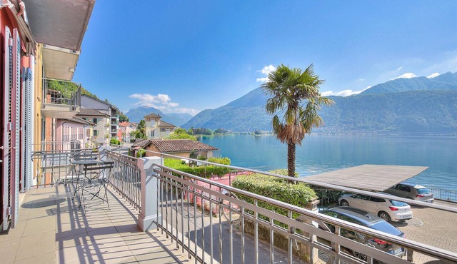 76 The Lake House Luna, Melide, Switzerland