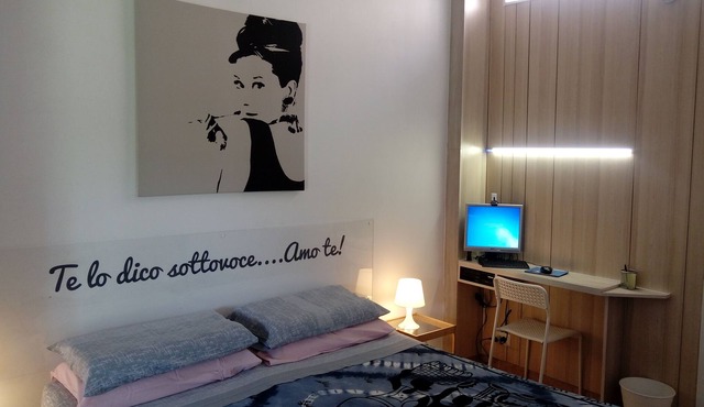 A romantic and complete 24-sqm studio apartment surrounded by greenery near the sea