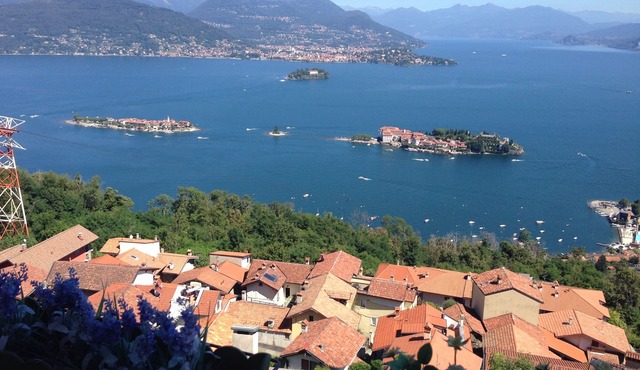 A window 3 overlooking Lake Maggiore!